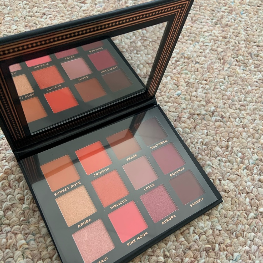 Ace Beauty scarlet dusk eye shadow palette